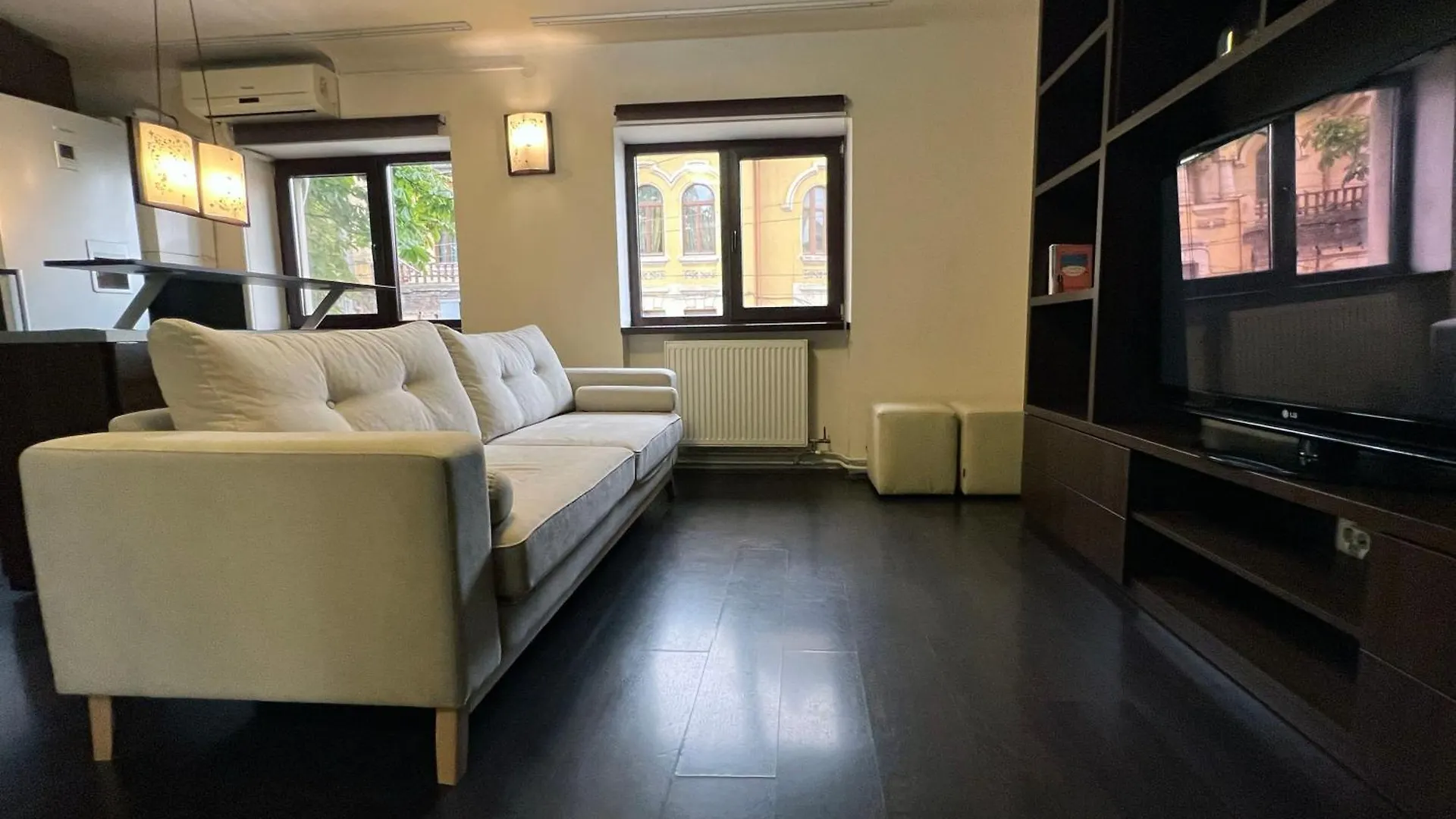 Urban Oasis: Central Location Apartment Bucharest