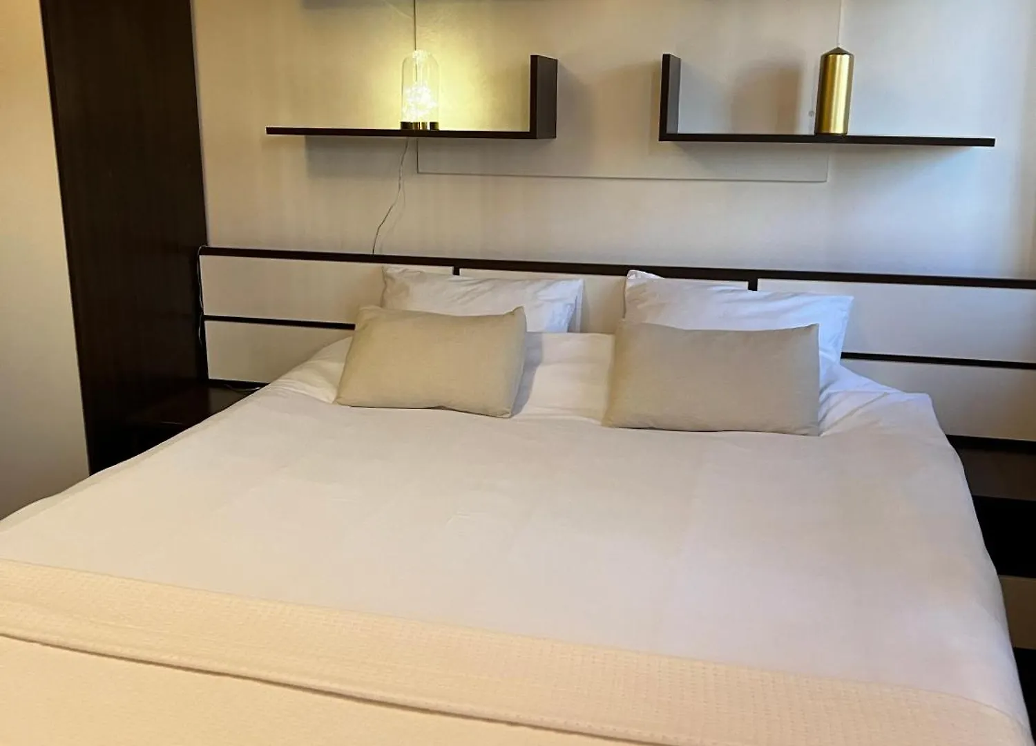 Urban Oasis: Central Location Apartment Bucharest