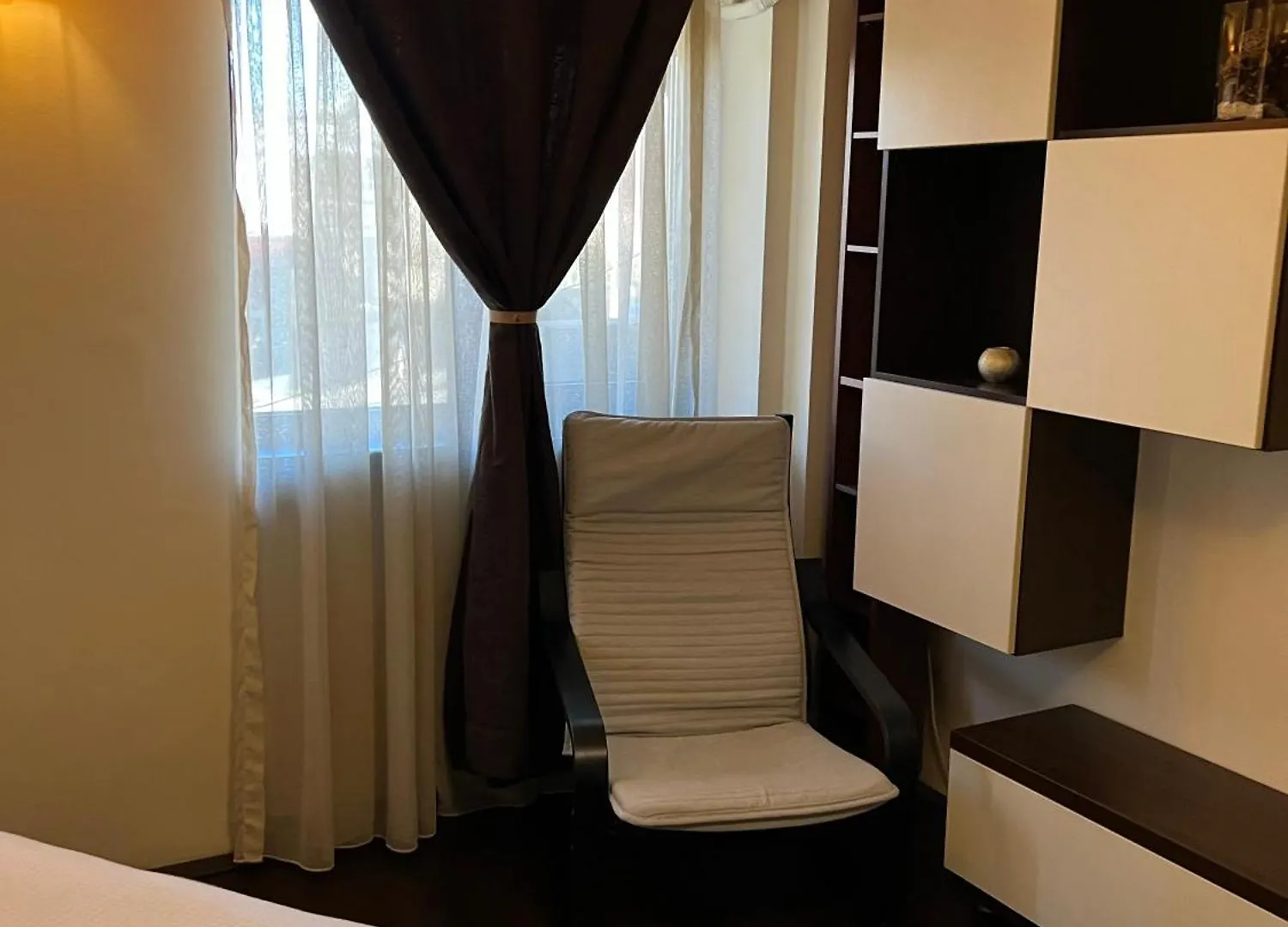 Urban Oasis: Central Location Apartment Bucharest