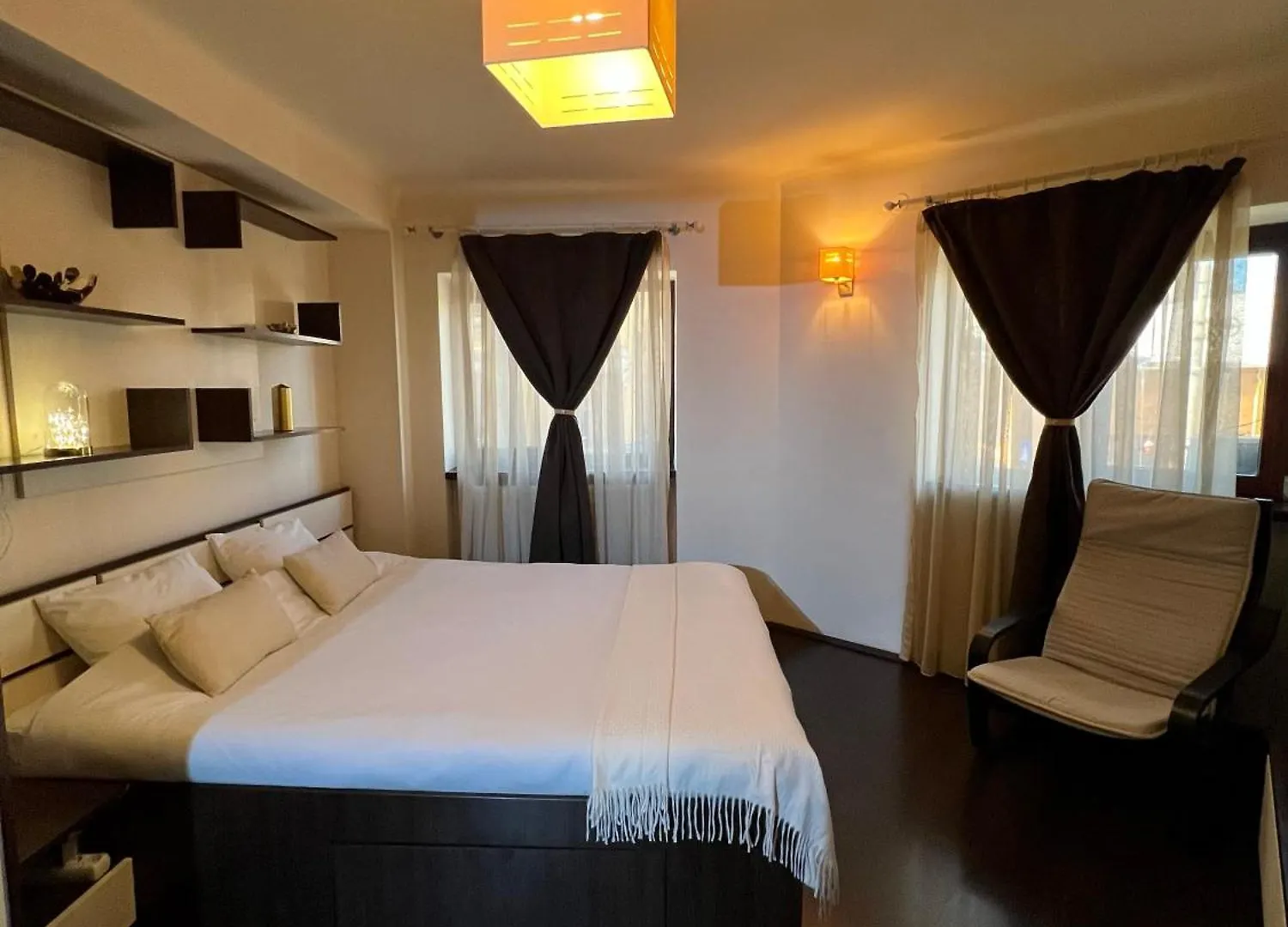 Urban Oasis: Central Location Apartment Bucharest