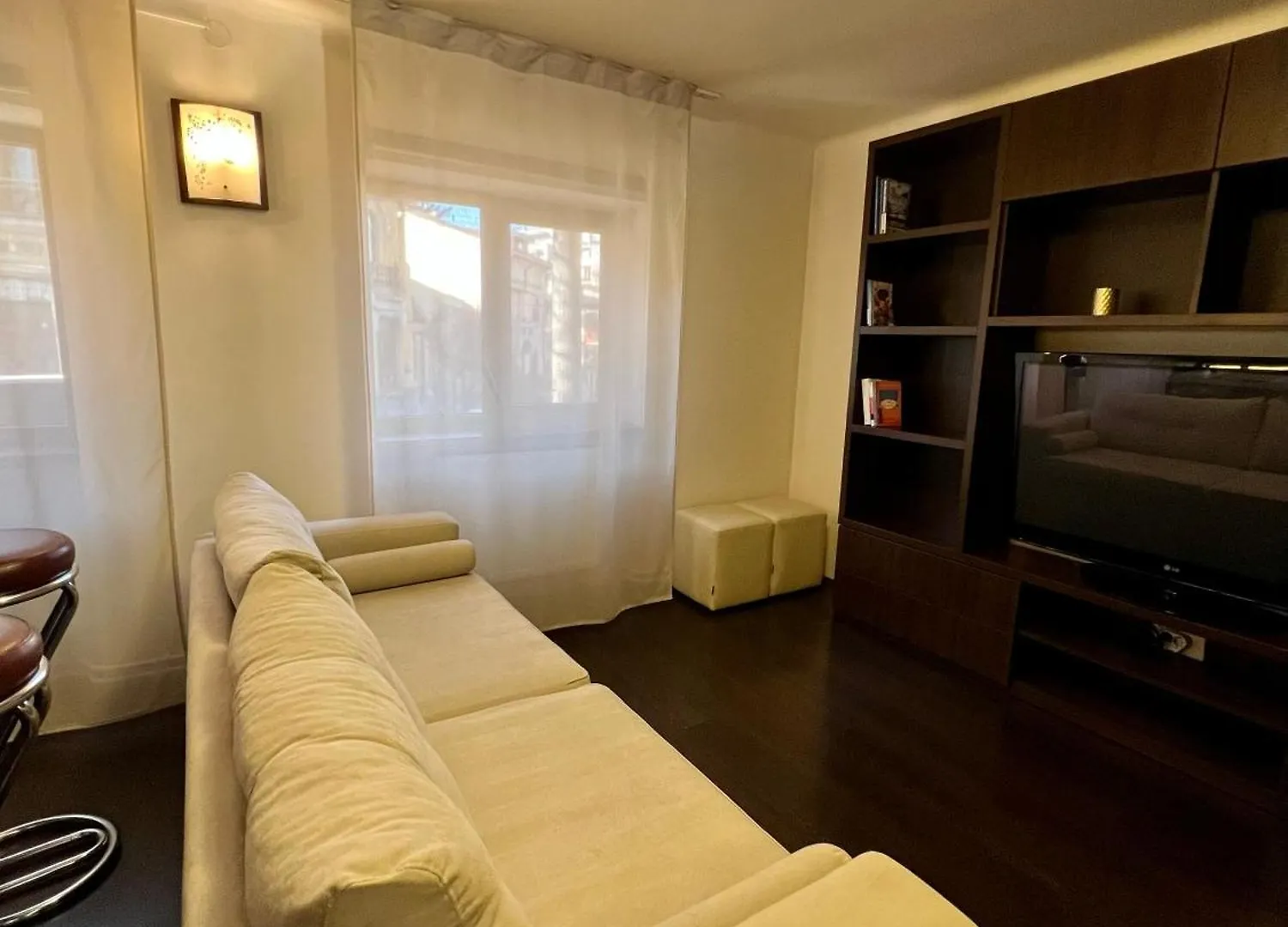 Urban Oasis: Central Location Apartment Bucharest