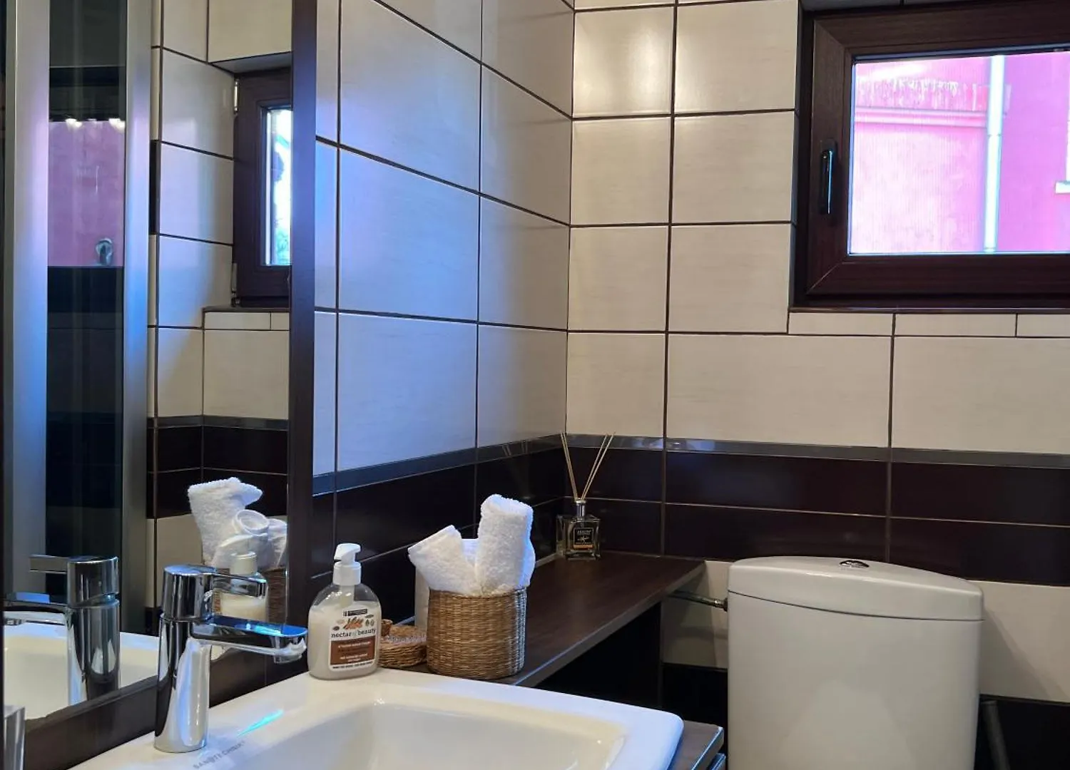 Urban Oasis: Central Location Apartment Bucharest